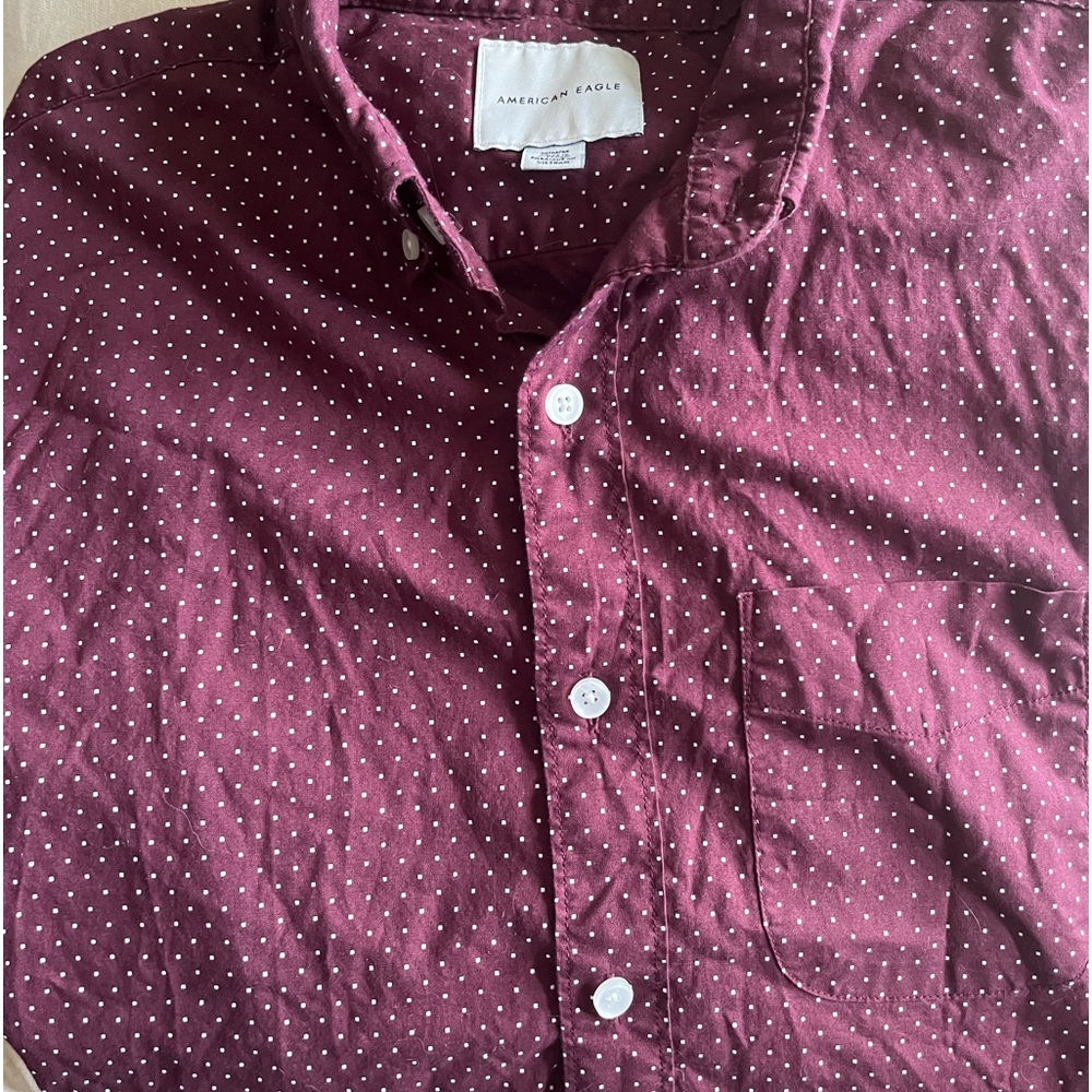 Men’s American Eagle polka dots wine dress shirt.